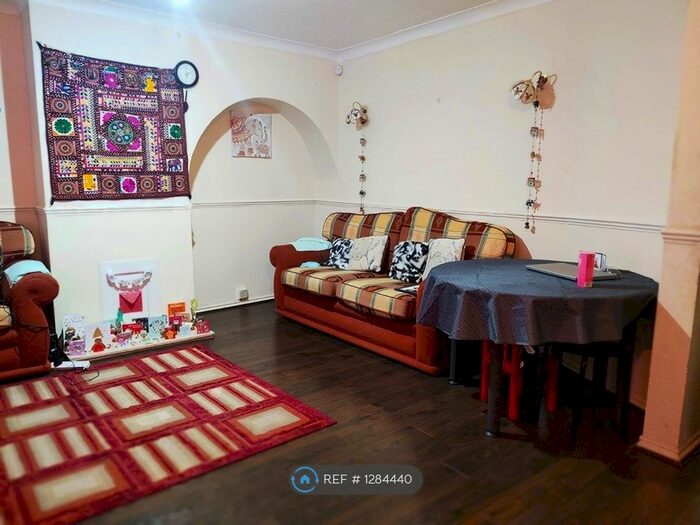 3 Bedroom Terraced House To Rent In Stockdale Road, Essex RM8