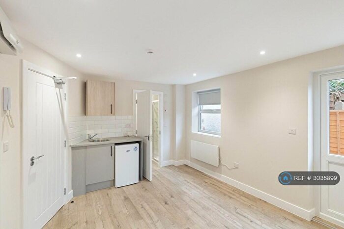 Studio To Rent In Hedge Place Road, Greenhithe, DA9