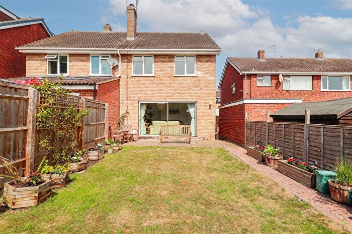3 Bedroom Semi-Detached House For Sale In Starbold Road, Bishops Itchington, Southam, CV47