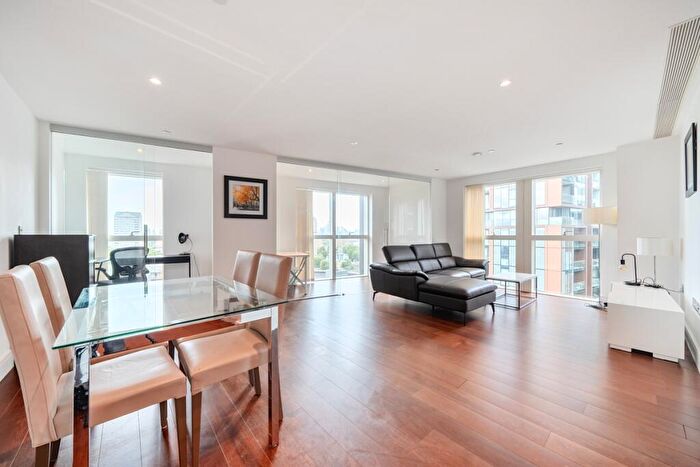 3 Bedroom Apartment For Sale In Lincoln Plaza London, E14