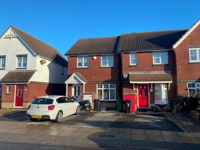 3 Bedroom Semi-Detached House To Rent In Barham Way, Portsmouth PO2
