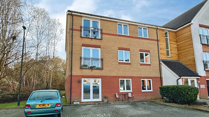 2 Bedroom Flat For Sale In Hollybrook Park, Bristol, BS15