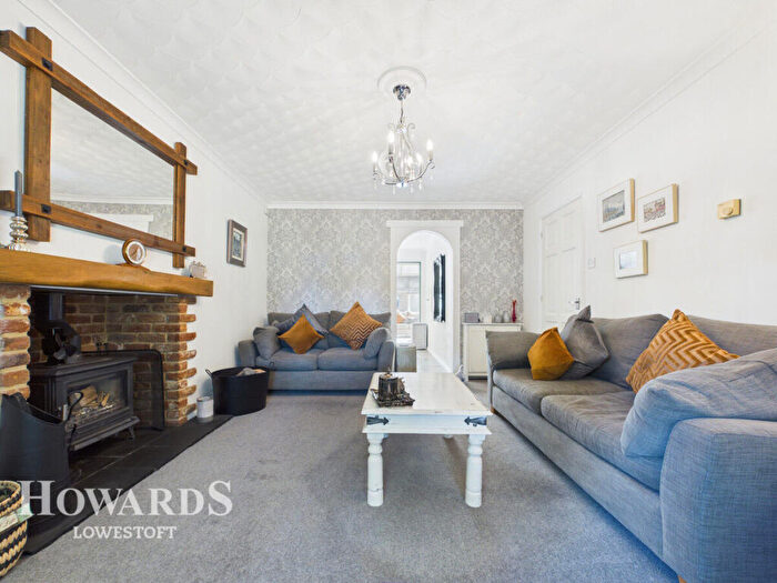 3 Bedroom Detached House For Sale In Alder Drive, Lowestoft, NR33