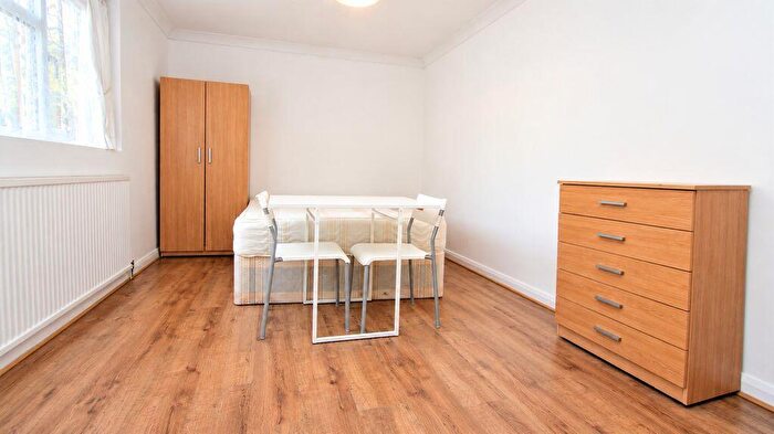 Studio To Rent In Ruskin Road, London, N17