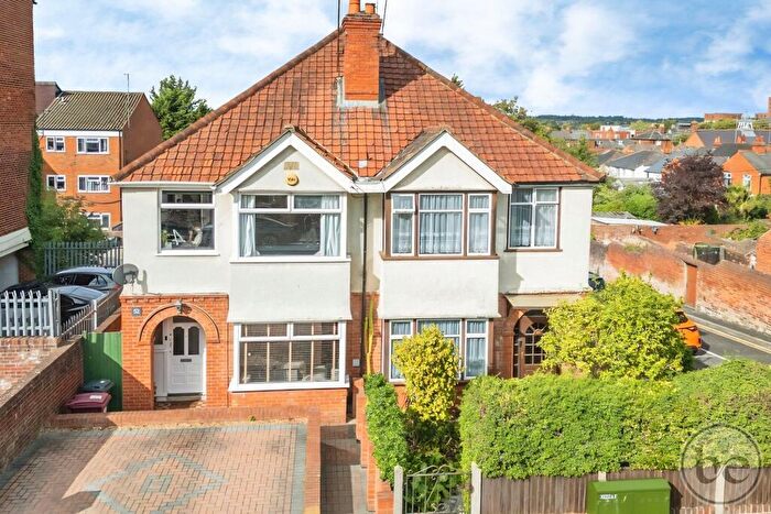 3 Bedroom Semi Detached House For Sale In Baker Street, Reading, RG1