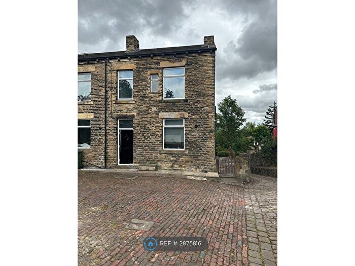 3 Bedroom Semi Detached House To Rent In Huddersfield Road, Dewsbury, WF13