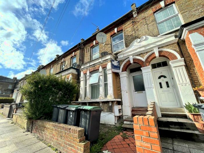 Detached House To Rent In Cranbrook Park, Wood Green, N22
