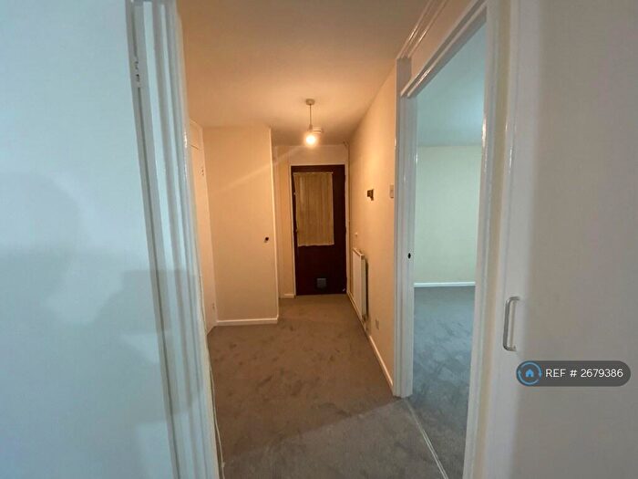 2 Bedroom Flat To Rent In Tenby Close, Cambridge, CB1