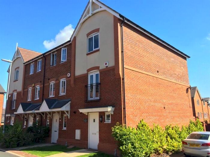 3 Bedroom Town House To Rent In Blackthorn Drive, Lindley, Huddersfield, HD3