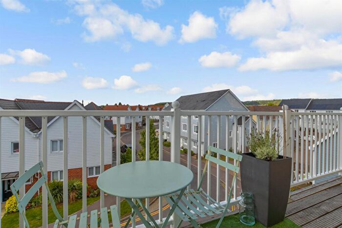1 Bedroom Apartment For Sale In Higham Avenue, Snodland, Kent, ME6