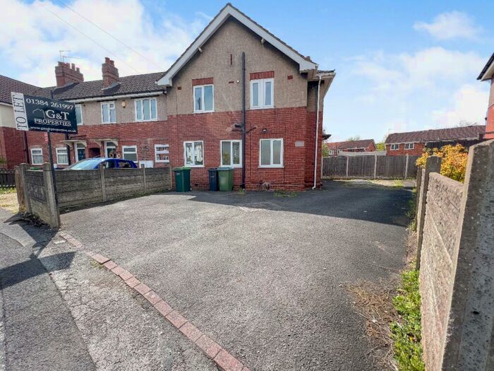5 Bedroom Terraced House To Rent In Victoria Road, Cradley Heath, B64