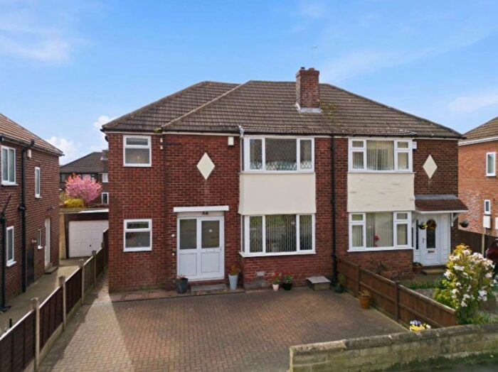 3 Bedroom Semi-detached House For Sale In Lyon Road, Pontefract, WF8