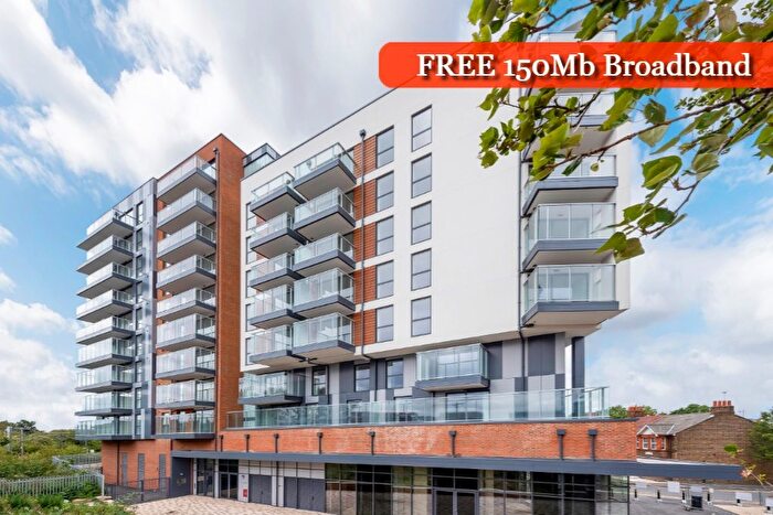 3 Bedroom Flat To Rent In Stylus Place, Hayes, UB3