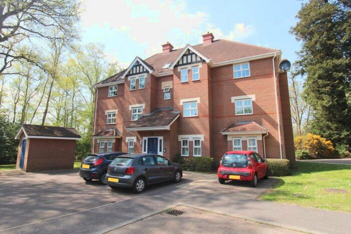 2 Bedroom Flat To Rent In Marchwood House Kintbury Close, Fleet, Hampshire, GU51