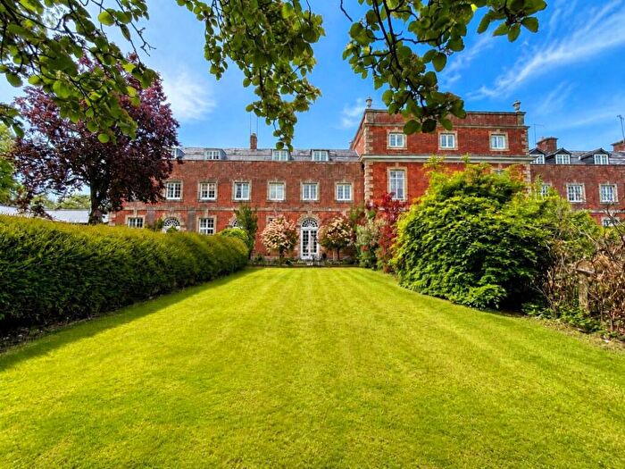 4 Bedroom Town House For Sale In Captains Court, Horton, Northamptonshire, NN7