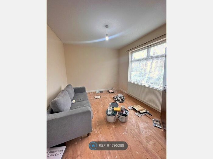 4 Bedroom Semi-Detached House To Rent In Hounslow, Hounslow, TW3