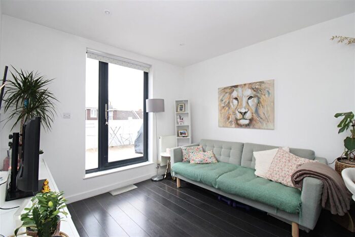 2 Bedroom Maisonette To Rent In Livingstone Road, Hove, BN3