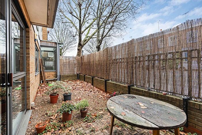 2 Bedroom Flat For Sale In Coleman Fields, Islington, London, N1