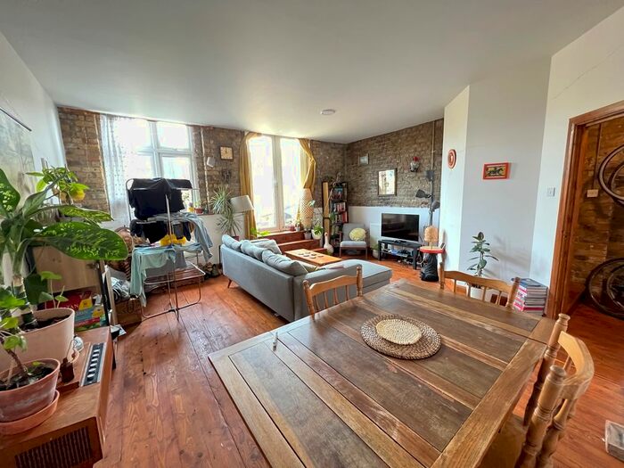 3 Bedroom Flat To Rent In Manor Road, London, N16