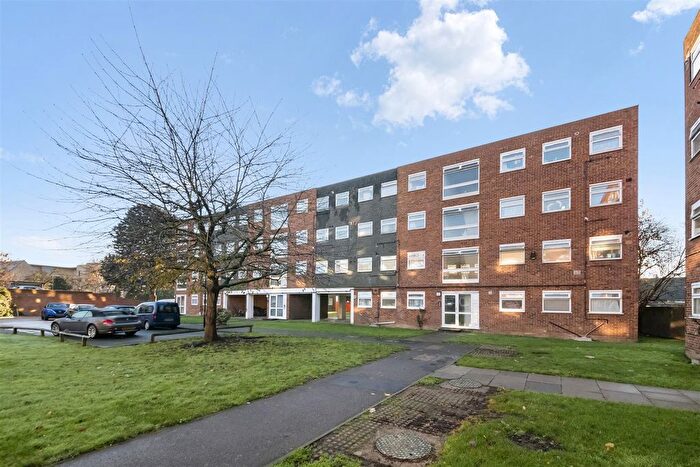 2 Bedroom Flat For Sale In Memorial Close, Heston, TW5