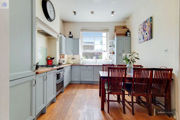 2 Bedroom Flat To Rent In Lilford Road, Camberwell, London, SE5