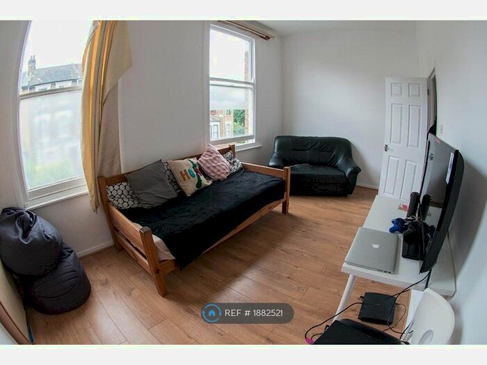 3 Bedroom Flat To Rent In Heyworth Road, London, E5