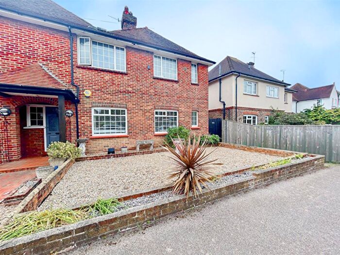 3 Bedroom Flat For Sale In Terminus Avenue, Bexhill, TN39
