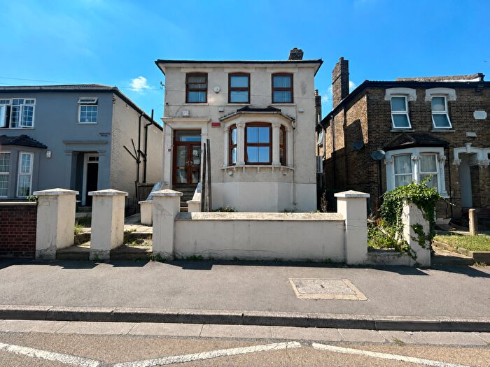 House For Sale In Highfield Road, Dartford, DA1