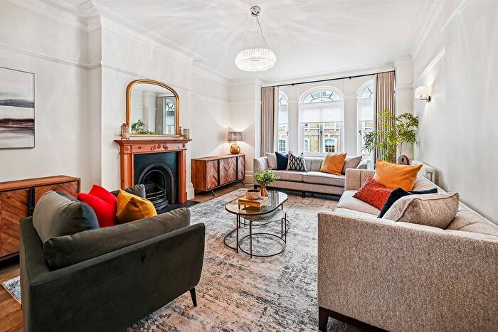 4 Bedroom Flat To Rent In St George's Court, SW7