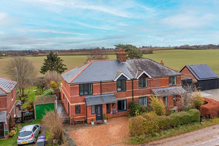 4 Bedroom Semi-Detached House For Sale In Almshoebury Cottage, St Ippolyts, Hitchin, SG4