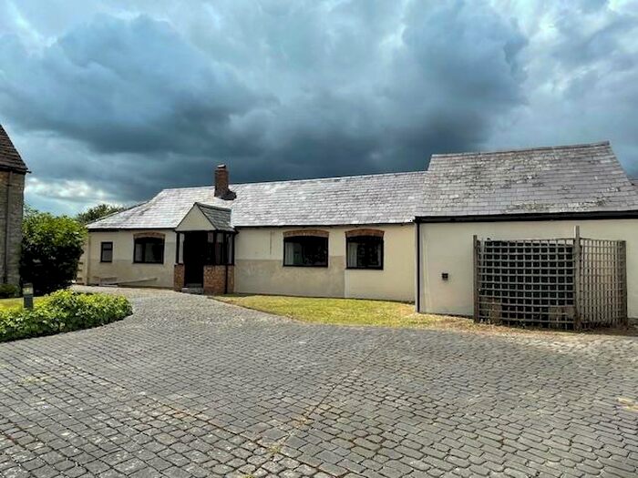 2 Bedroom Detached Bungalow To Rent In Castle Close, Marsh Gibbon, OX27