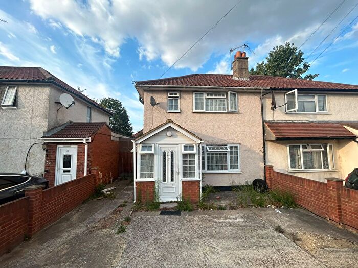 3 Bedroom Semi Detached House To Rent In Hunters Grove, UB3