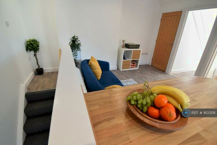 2 Bedroom Flat To Rent In Dalton Street, Cardiff, CF24