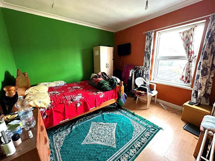 2 Bedroom Terraced House For Sale In Dane Road, Biscot, Luton, Bedfordshire, LU3