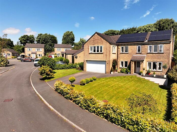 5 Bedroom Detached House For Sale In Pinfold Close, Barkisland, Halifax, HX4