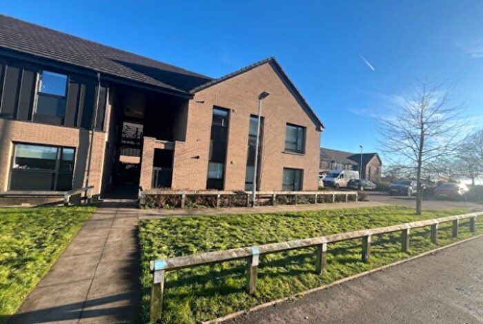 2 Bedroom Flat To Rent In Burnmouth Road, Glasgow, G33