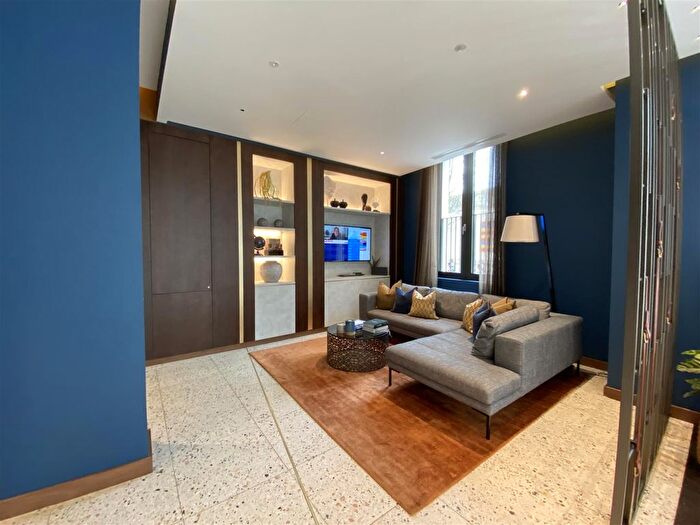 2 Bedroom Flat For Sale In Clarendon Court, The Denizen, Golden Lane, London, EC1Y