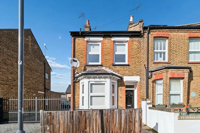 2 Bedroom End Of Terrace House To Rent In Stanley Road, Harrow, HA2