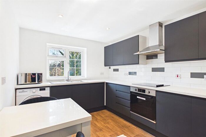 2 Bedroom Apartment To Rent In Bath Road, Maidenhead, Berkshire, SL6