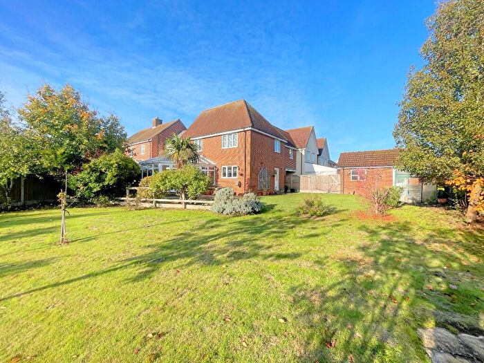 4 Bedroom Link Detached House For Sale In Quince Court, Tiptree, CO5