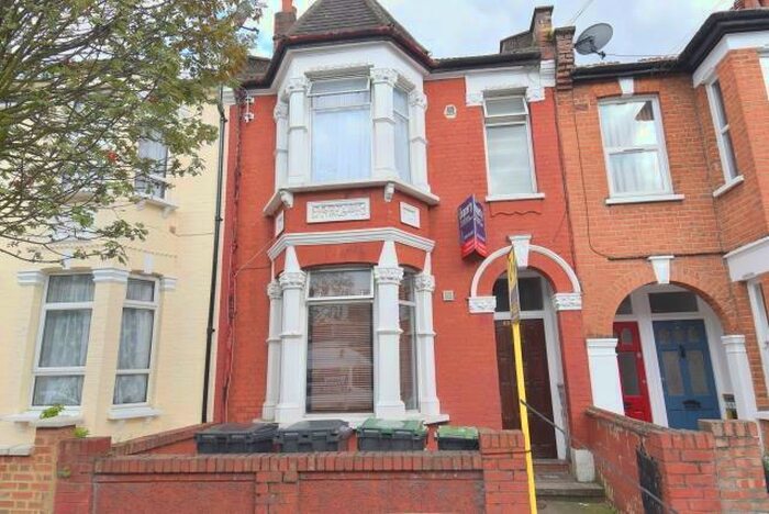 Studio To Rent In Abbotsford Avenue, South Tottenham, N15