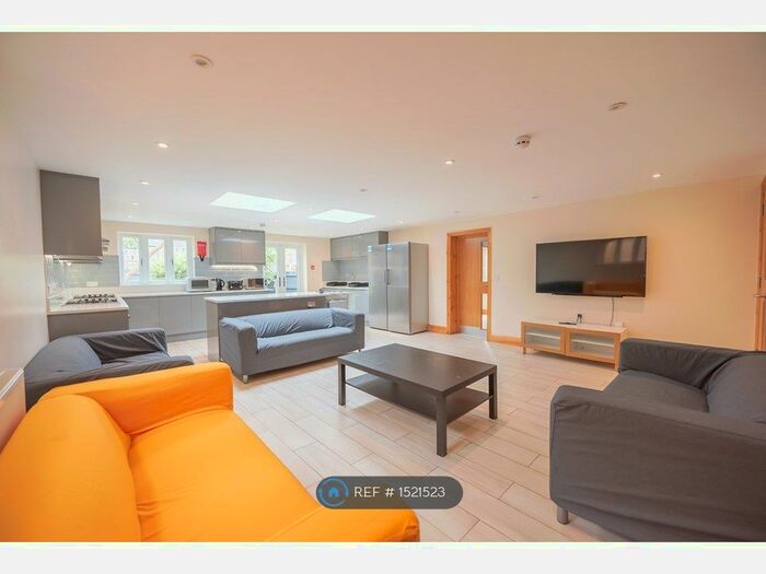 11 Bedroom Detached House To Rent In Wokingham Road, Reading, RG6