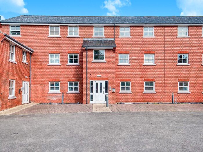 3 Bedroom Flat To Rent In Packington Place, Chapel Street, CV31