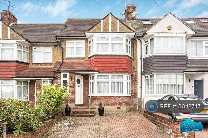 3 Bedroom Terraced House To Rent In Cardrew Avenue, London, N12