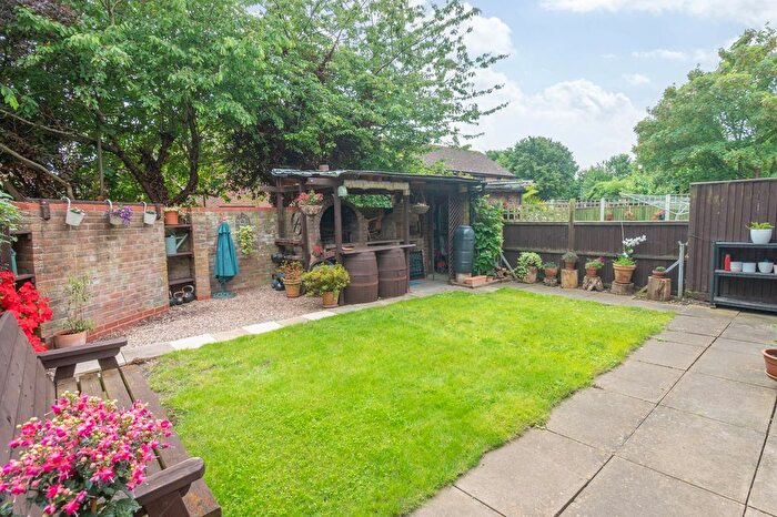 3 Bedroom End Of Terrace House For Sale In Beamont Close, Manston, CT12