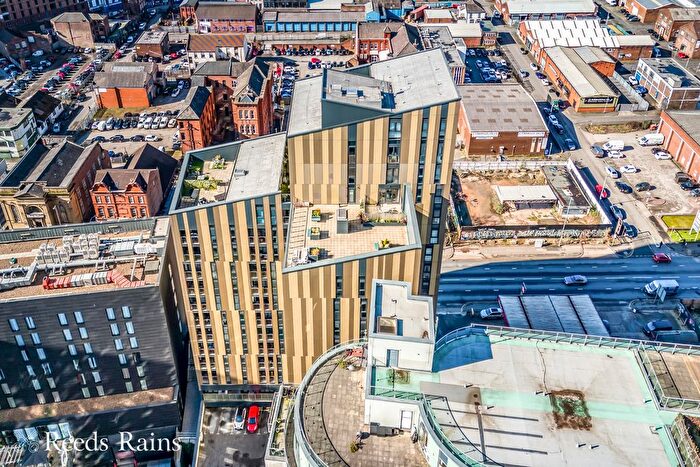 2 Bedroom Flat For Sale In Cheetham Hill Road, Manchester, M4