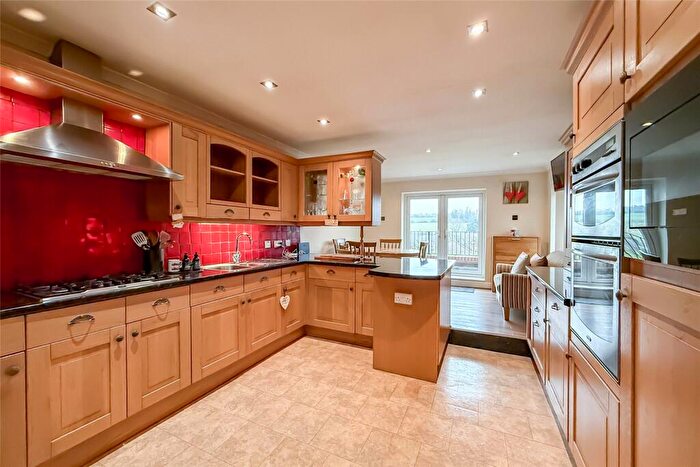 3 Bedroom Semi-Detached House For Sale In Dammersey Close, Markyate, Hertfordshire, AL3