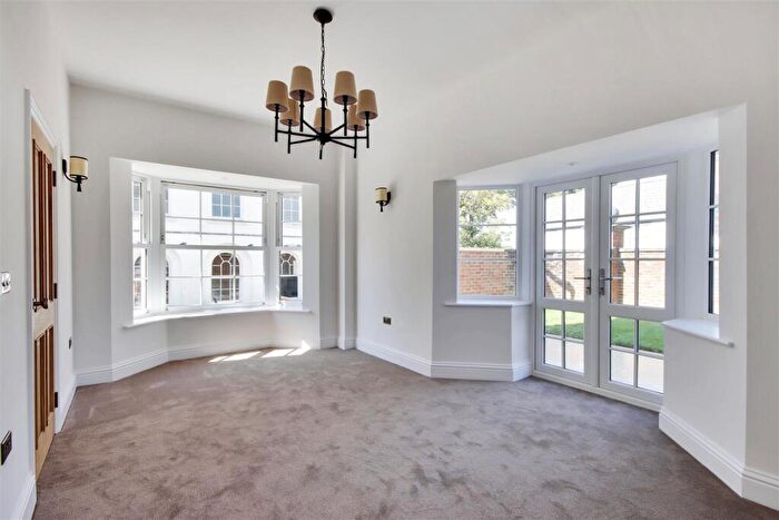 3 Bedroom End Of Terrace House For Sale In Mellinges Close, West Malling, ME19