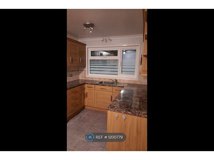 3 Bedroom End Of Terrace House To Rent In Kimptons Mead, Potters Bar, EN6