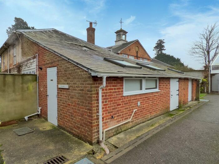 1 Bedroom Bungalow To Rent In Northbrook Estate, Farnham, Hampshire, GU10